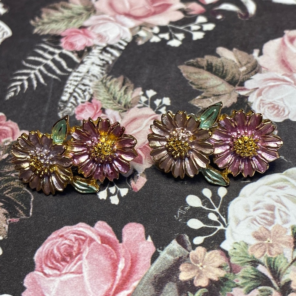 Vintage floral goldtone Sara Coventry pierced earrings